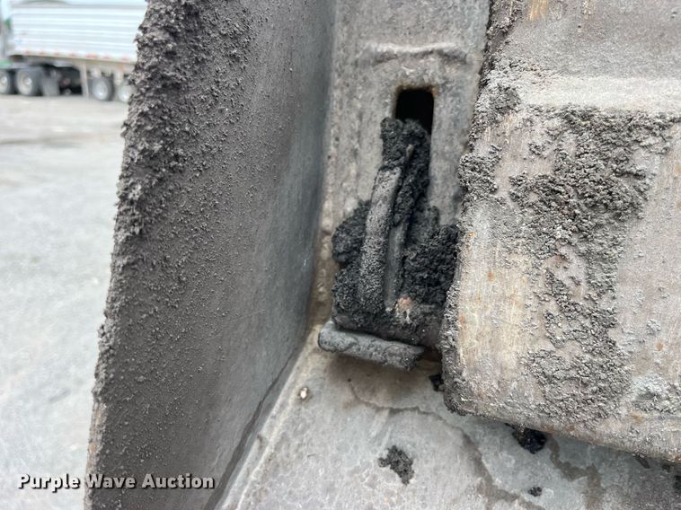 image for item DP0508 2005 Mack CV713  dump truck