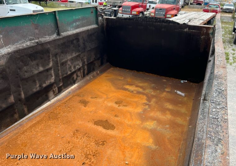 image for item DP0508 2005 Mack CV713  dump truck