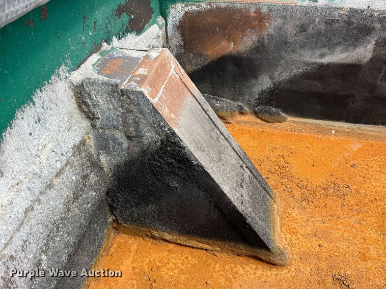 image for item DP0508 2005 Mack CV713  dump truck