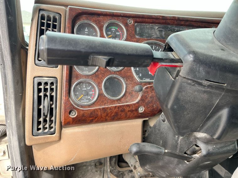 image for item DP0508 2005 Mack CV713  dump truck