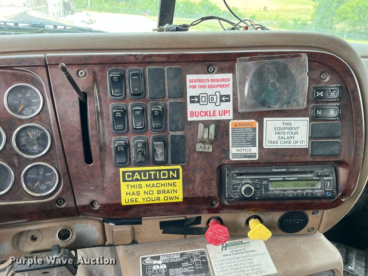 image for item DP0508 2005 Mack CV713  dump truck