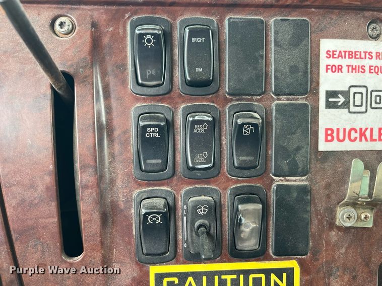 image for item DP0508 2005 Mack CV713  dump truck