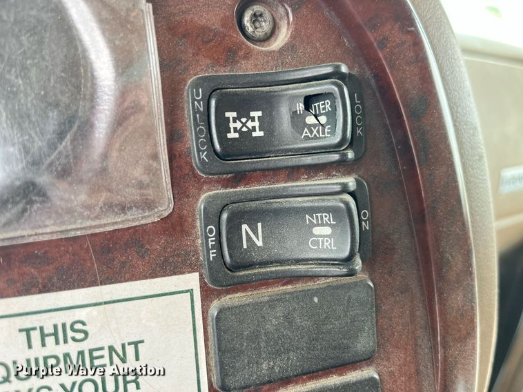 image for item DP0508 2005 Mack CV713  dump truck