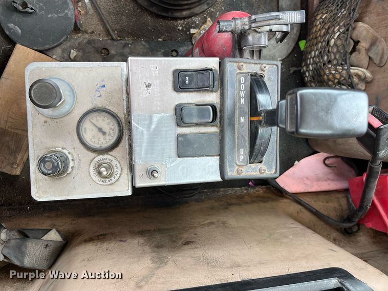 image for item DP0508 2005 Mack CV713  dump truck