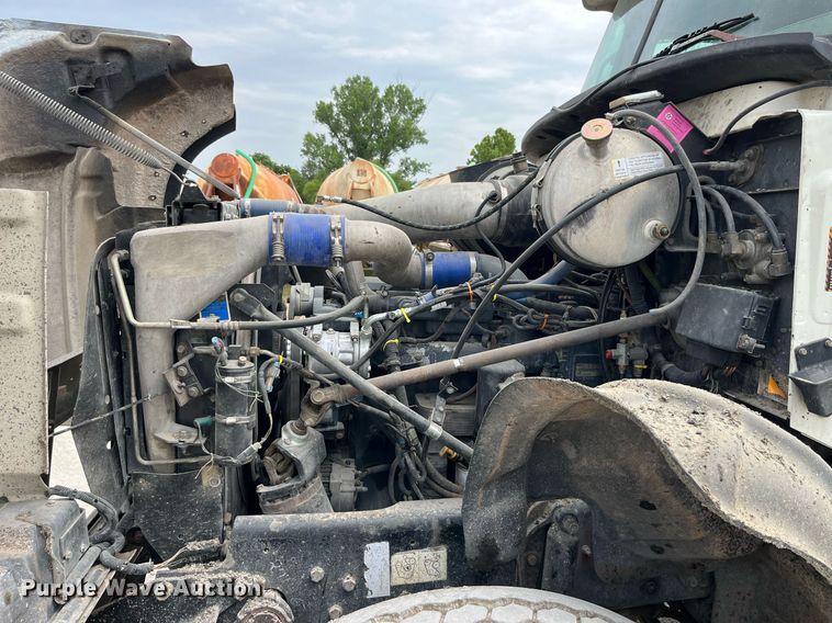 image for item DP0508 2005 Mack CV713  dump truck