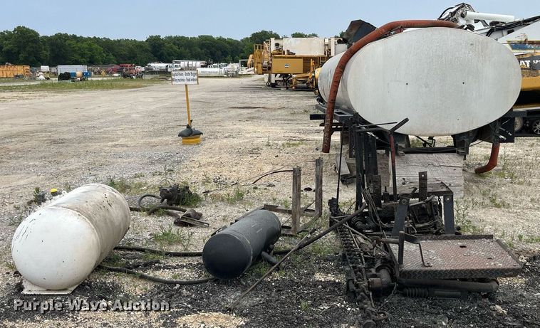 image for item DP0510 Etynre Black-Topper BT-HL  oil distributor tank bed