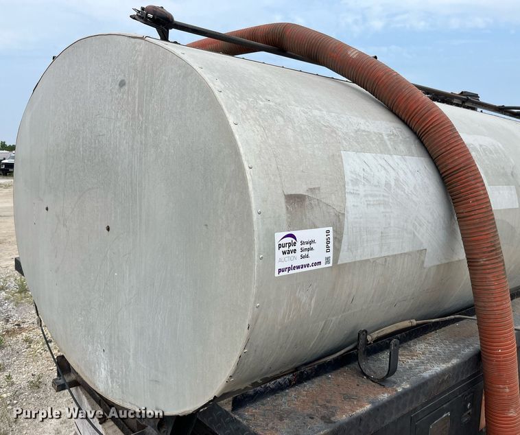 image for item DP0510 Etynre Black-Topper BT-HL  oil distributor tank bed