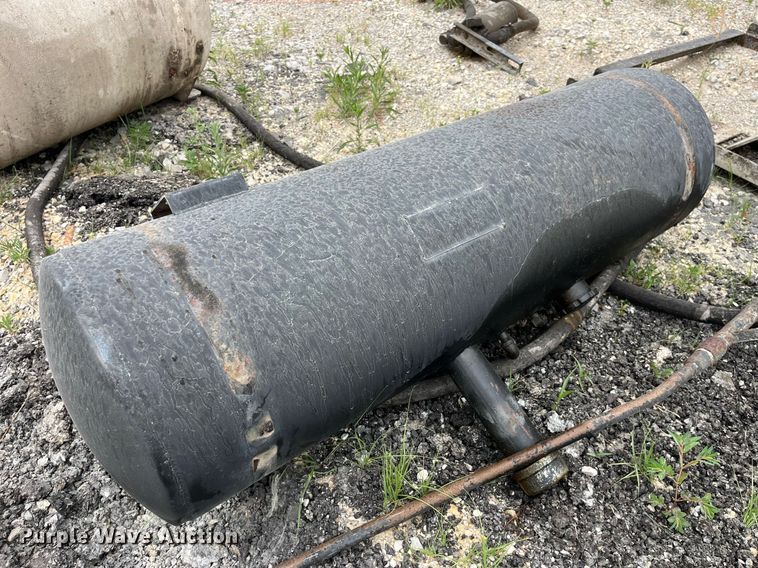 image for item DP0510 Etynre Black-Topper BT-HL  oil distributor tank bed