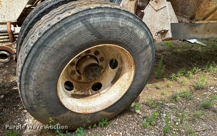 image for item DP3163 1998 Clement 3520BH  bottom dump trailer