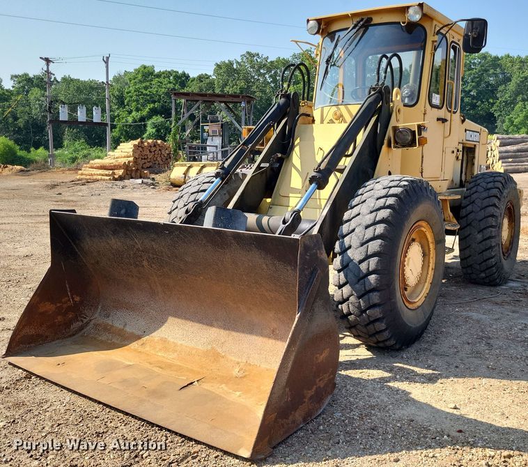 image for item DP5167 1987 Michigan L70  wheel loader