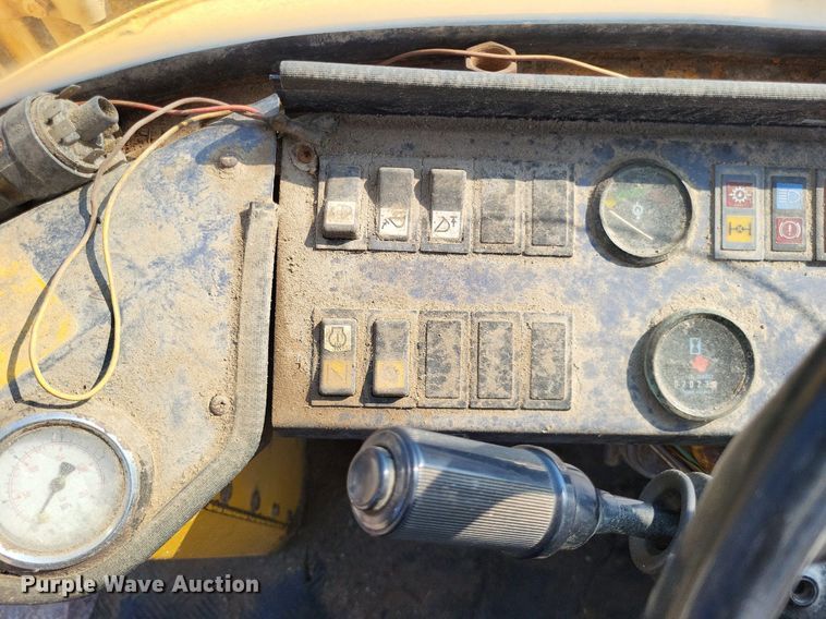 image for item DP5167 1987 Michigan L70  wheel loader