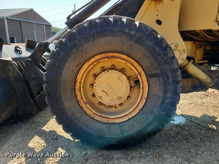 image for item DP5167 1987 Michigan L70  wheel loader