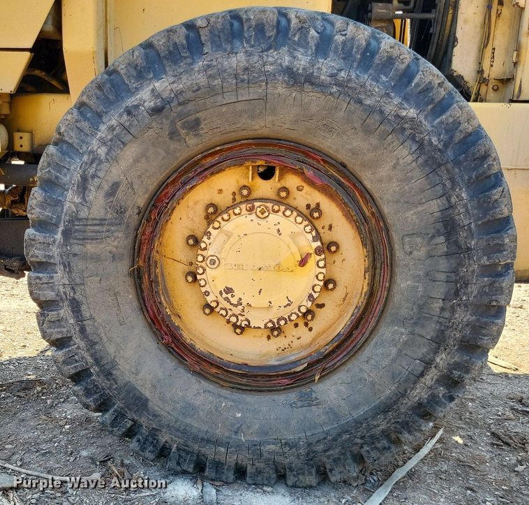 image for item DP5167 1987 Michigan L70  wheel loader