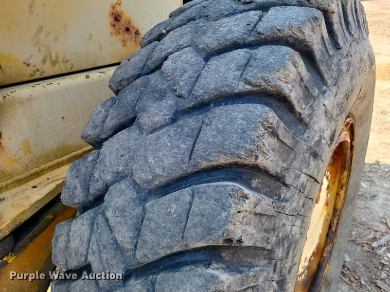 image for item DP5167 1987 Michigan L70  wheel loader