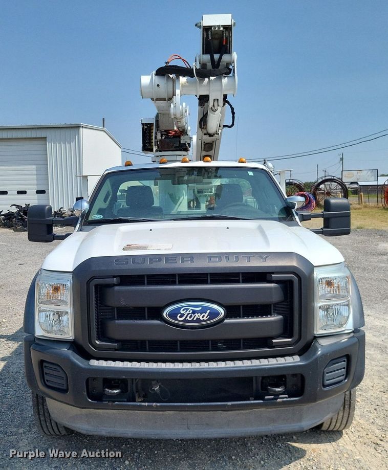 image for item DP5173 2011 Ford F550 Super Duty  bucket truck