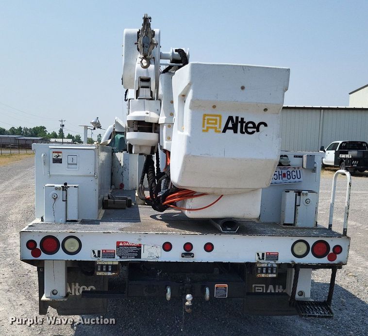 image for item DP5173 2011 Ford F550 Super Duty  bucket truck