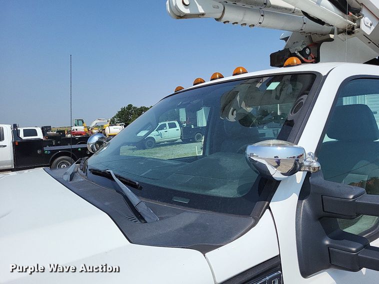 image for item DP5173 2011 Ford F550 Super Duty  bucket truck