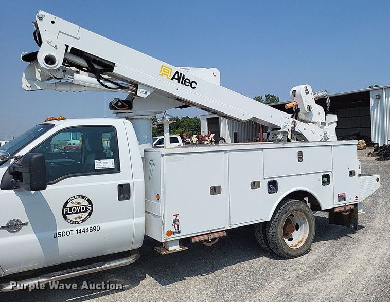 image for item DP5173 2011 Ford F550 Super Duty  bucket truck