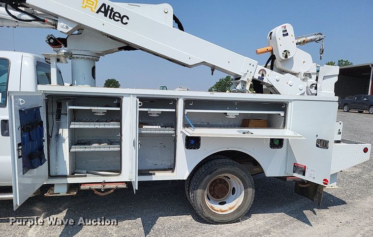 image for item DP5173 2011 Ford F550 Super Duty  bucket truck