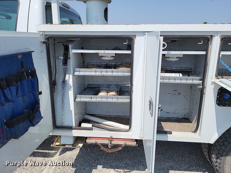 image for item DP5173 2011 Ford F550 Super Duty  bucket truck