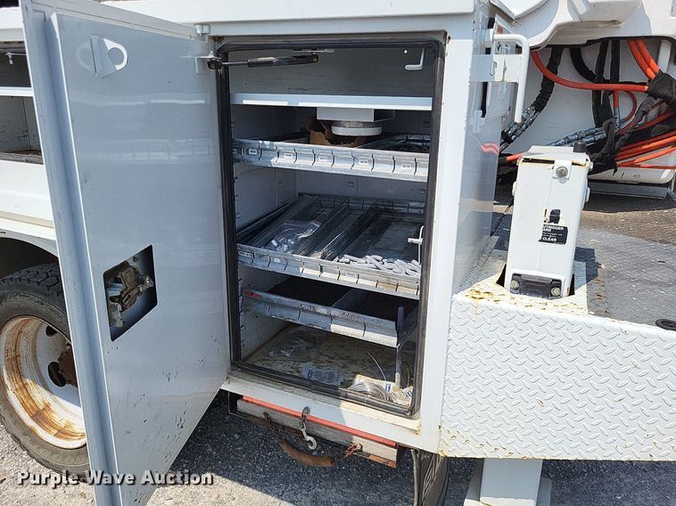 image for item DP5173 2011 Ford F550 Super Duty  bucket truck