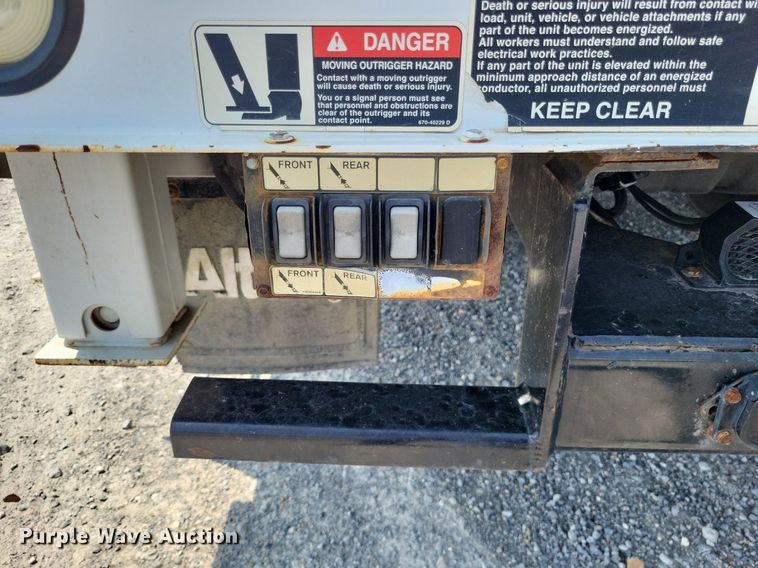 image for item DP5173 2011 Ford F550 Super Duty  bucket truck