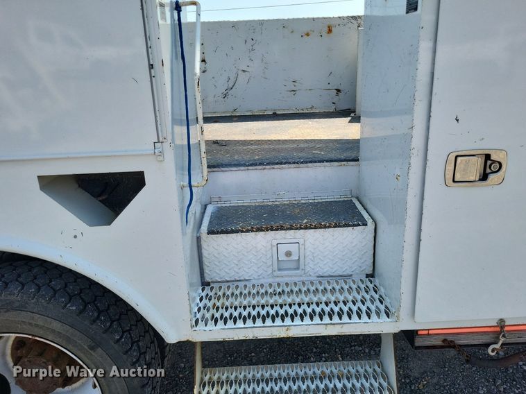 image for item DP5173 2011 Ford F550 Super Duty  bucket truck