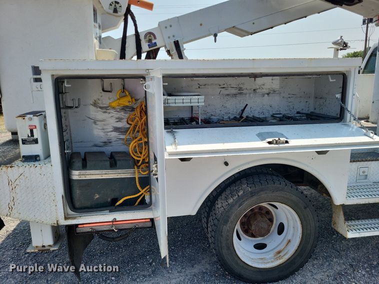 image for item DP5173 2011 Ford F550 Super Duty  bucket truck