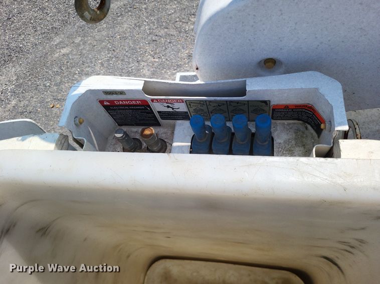 image for item DP5173 2011 Ford F550 Super Duty  bucket truck