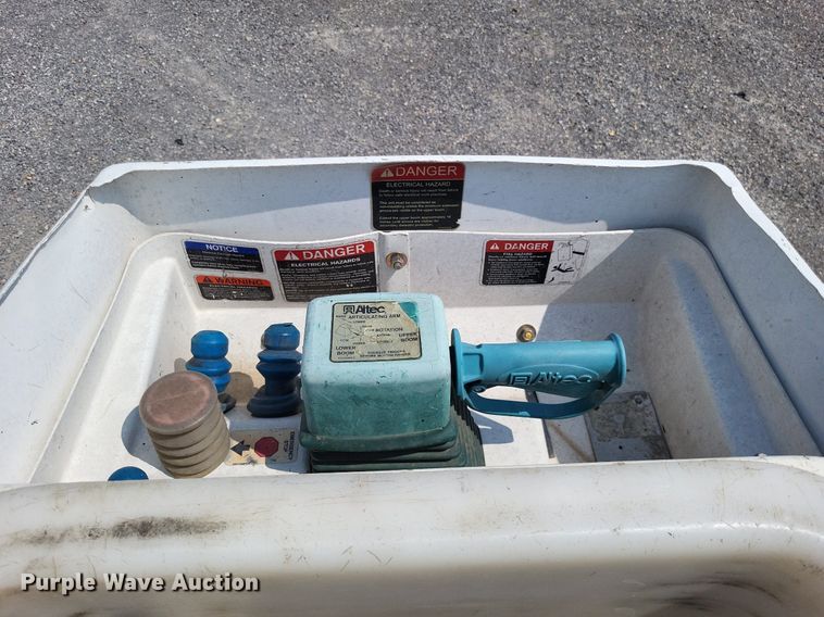 image for item DP5173 2011 Ford F550 Super Duty  bucket truck