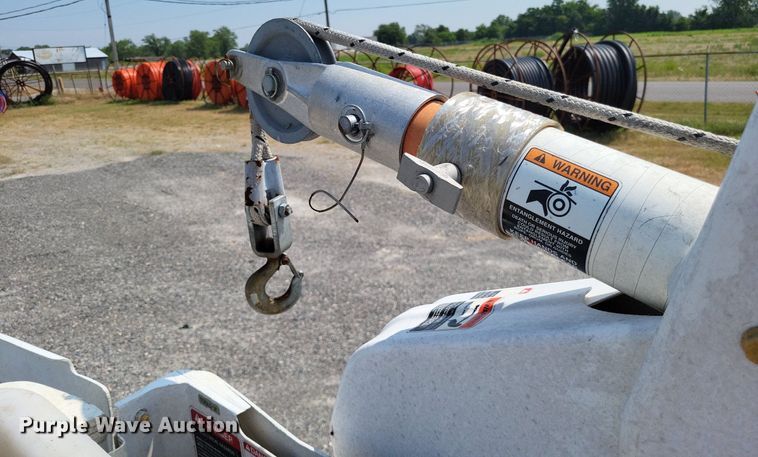 image for item DP5173 2011 Ford F550 Super Duty  bucket truck