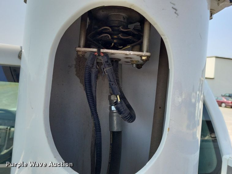 image for item DP5173 2011 Ford F550 Super Duty  bucket truck