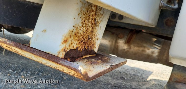 image for item DP5173 2011 Ford F550 Super Duty  bucket truck