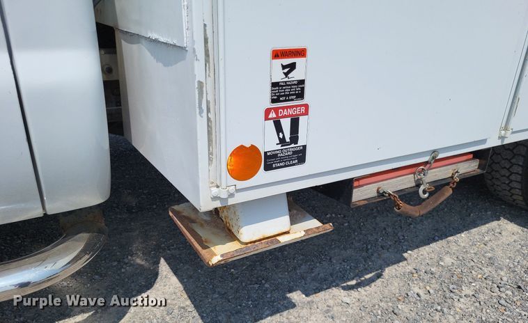 image for item DP5173 2011 Ford F550 Super Duty  bucket truck