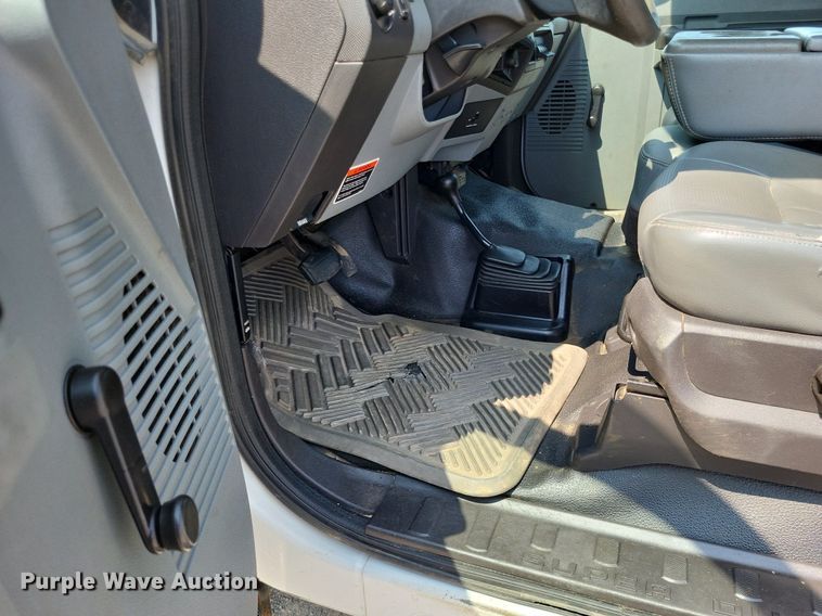 image for item DP5173 2011 Ford F550 Super Duty  bucket truck