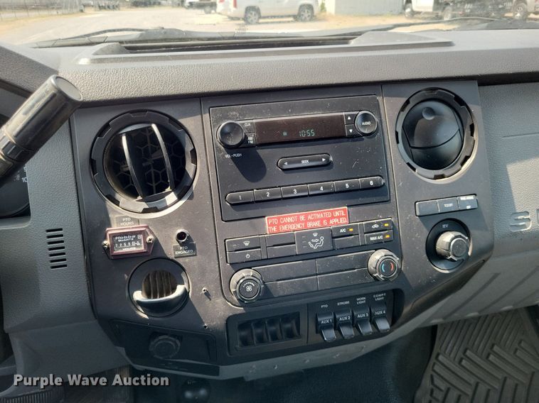 image for item DP5173 2011 Ford F550 Super Duty  bucket truck