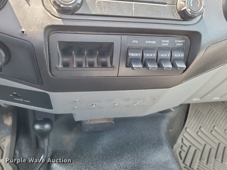 image for item DP5173 2011 Ford F550 Super Duty  bucket truck