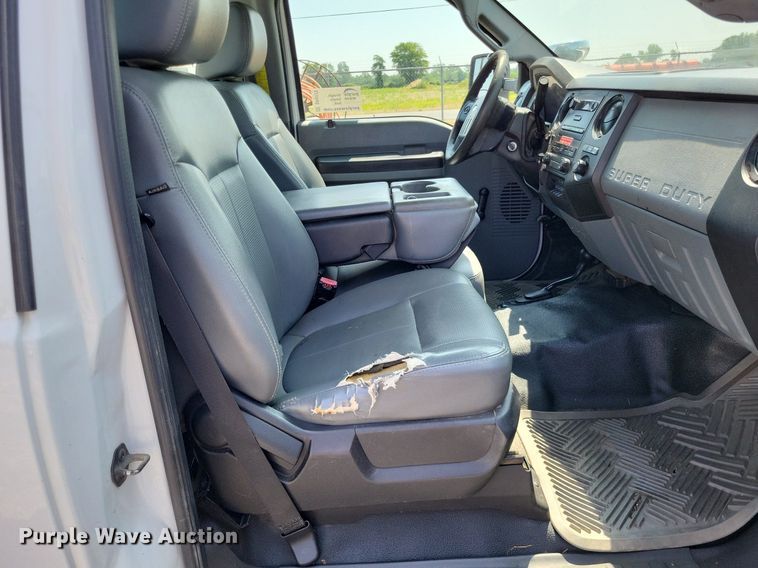 image for item DP5173 2011 Ford F550 Super Duty  bucket truck