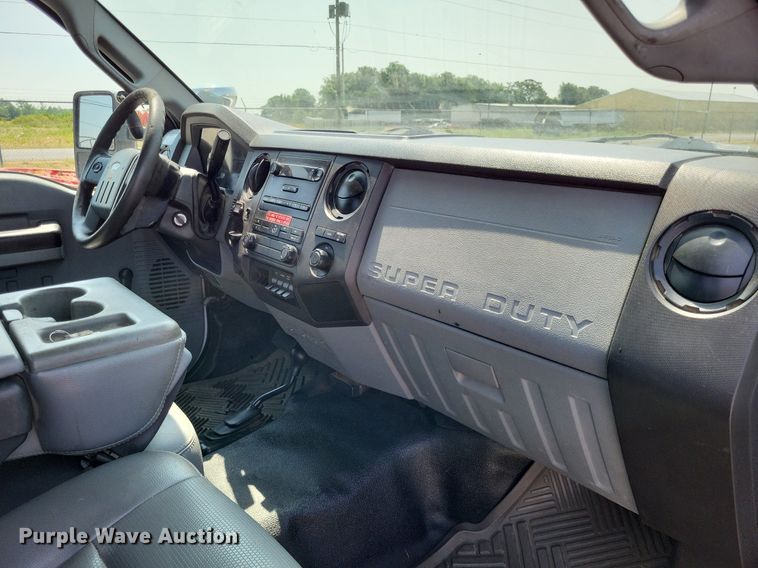 image for item DP5173 2011 Ford F550 Super Duty  bucket truck