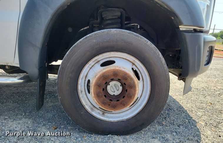 image for item DP5173 2011 Ford F550 Super Duty  bucket truck