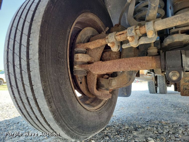 image for item DP5173 2011 Ford F550 Super Duty  bucket truck