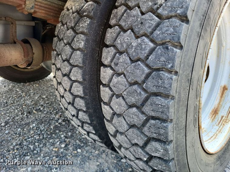 image for item DP5173 2011 Ford F550 Super Duty  bucket truck