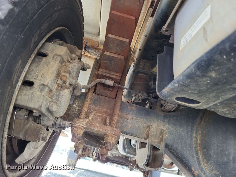 image for item DP5173 2011 Ford F550 Super Duty  bucket truck