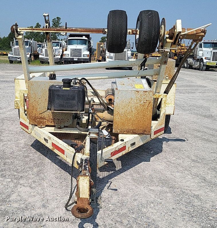 image for item DP5174 2015 Larson 5620  reel trailer