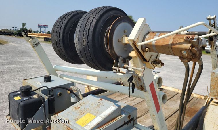 image for item DP5174 2015 Larson 5620  reel trailer