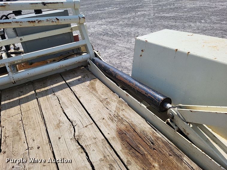 image for item DP5174 2015 Larson 5620  reel trailer