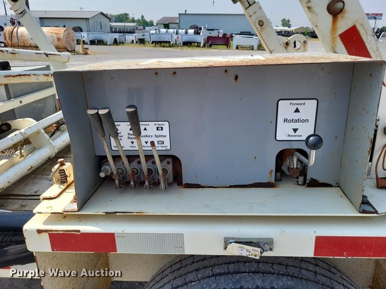 image for item DP5174 2015 Larson 5620  reel trailer