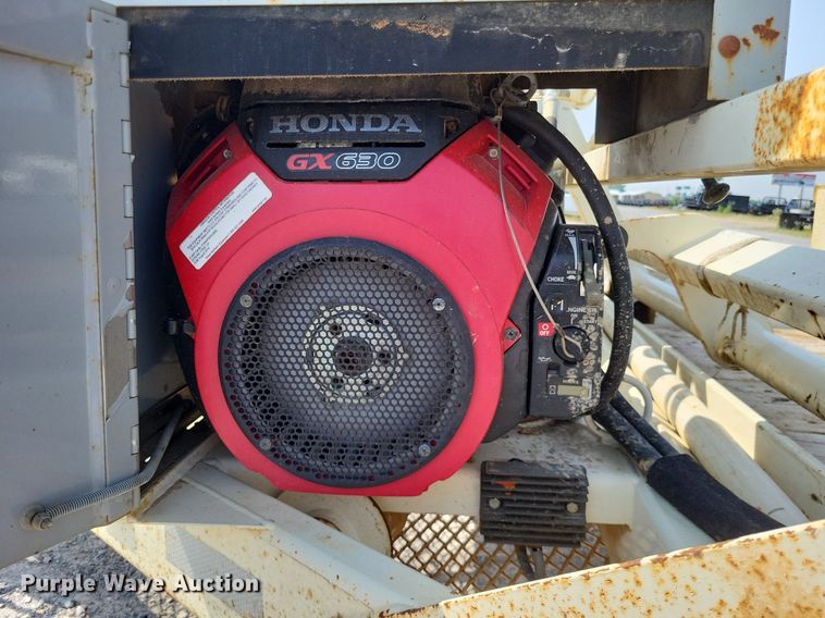 image for item DP5174 2015 Larson 5620  reel trailer