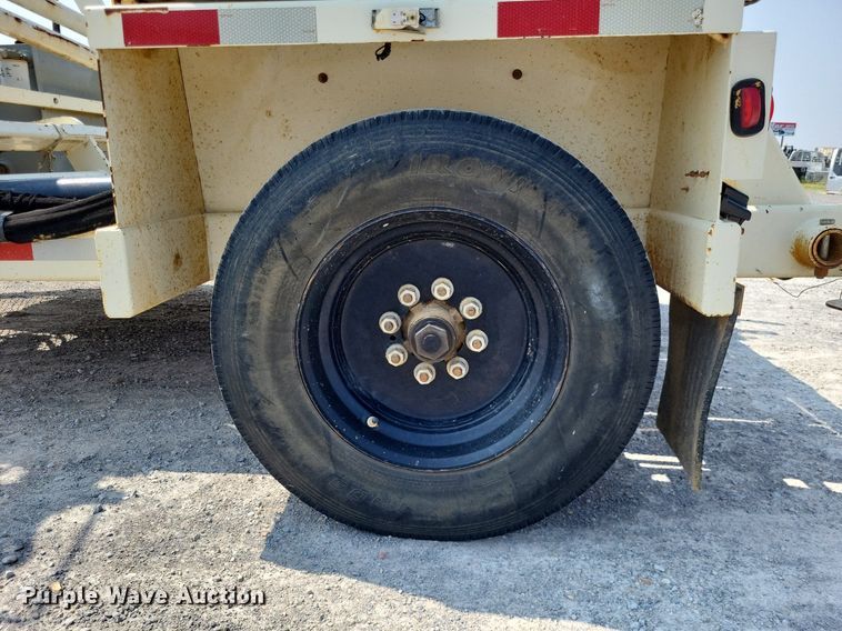 image for item DP5174 2015 Larson 5620  reel trailer