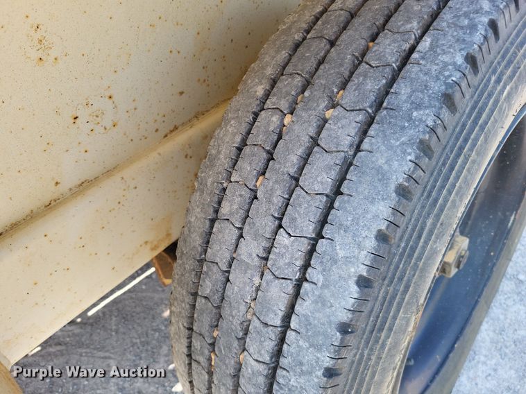 image for item DP5174 2015 Larson 5620  reel trailer